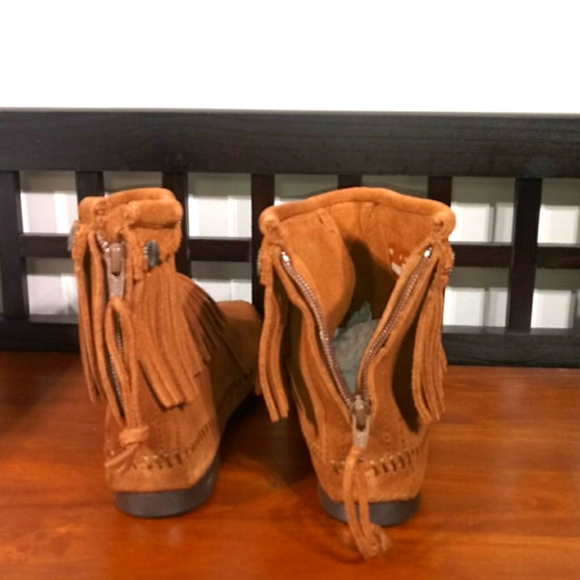 Minnetonka Hi Top Back Zip Boot - Picture 2 of 4